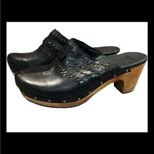 UGG Blue Viveca Leather Mule Shoe Wooden Heel Shearling insoles Size 9 Slip On